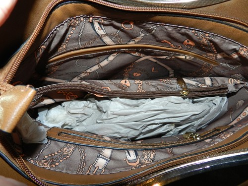 BRAND NEW LA TERRE FASHION VEGAN HANDBAG IN A YELLOW & WHITE! CHEVRON! SUMMER! - Picture 5 of 7