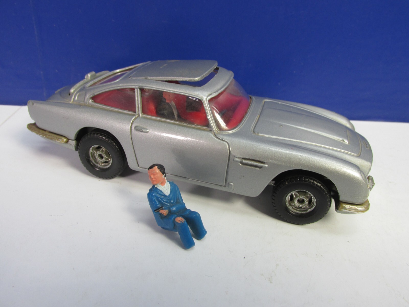 Corgi 271, James Bond Aston Martin - Free Price Guide & Review