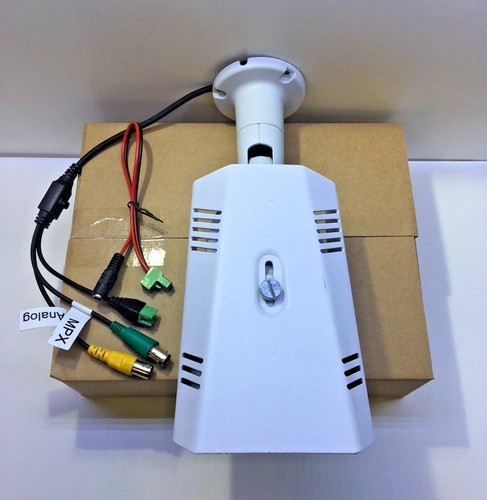 FLIR C237BD Motorized Varifocal Security Camera 1080p MPX and 960h Analog - Picture 6 of 8