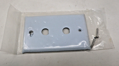 BRYANT 1 GANG RECEPTACLE 2 D HOLE TWIN AX STAINLESS STEEL - Picture 3 of 3