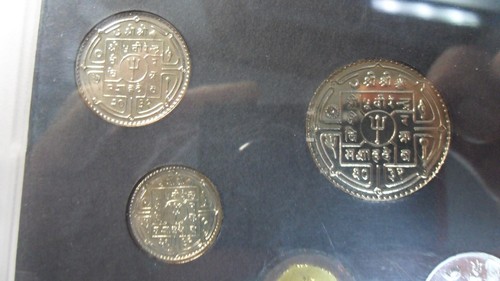 Mixed Mint, Proof Set(Austria 1990 Proof, Nepal 1974 Proof, Australia 1979 Mint) - Picture 3 of 12