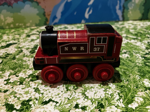 Wooden Railway ROSIE NWR Thomas & Friends Learning Curve Brio Compatible - Picture 3 of 6