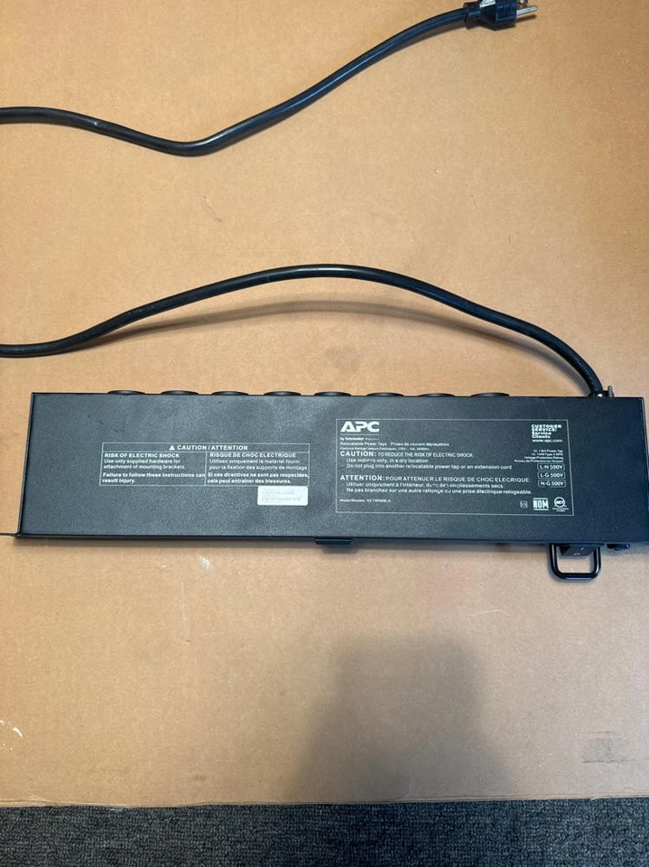 APC Rackmount SurgeArrest 9-Outlet 15A Surge Protector NET9RMBLK - Image 2 of 4
