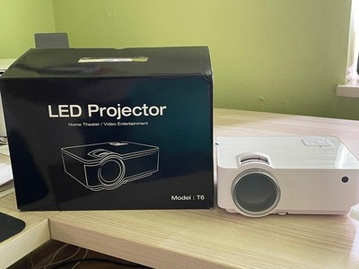 Topvision t6 mini LED Projector, mit Leinwand 254 cm, 7000 Lumen, kaum benutzt