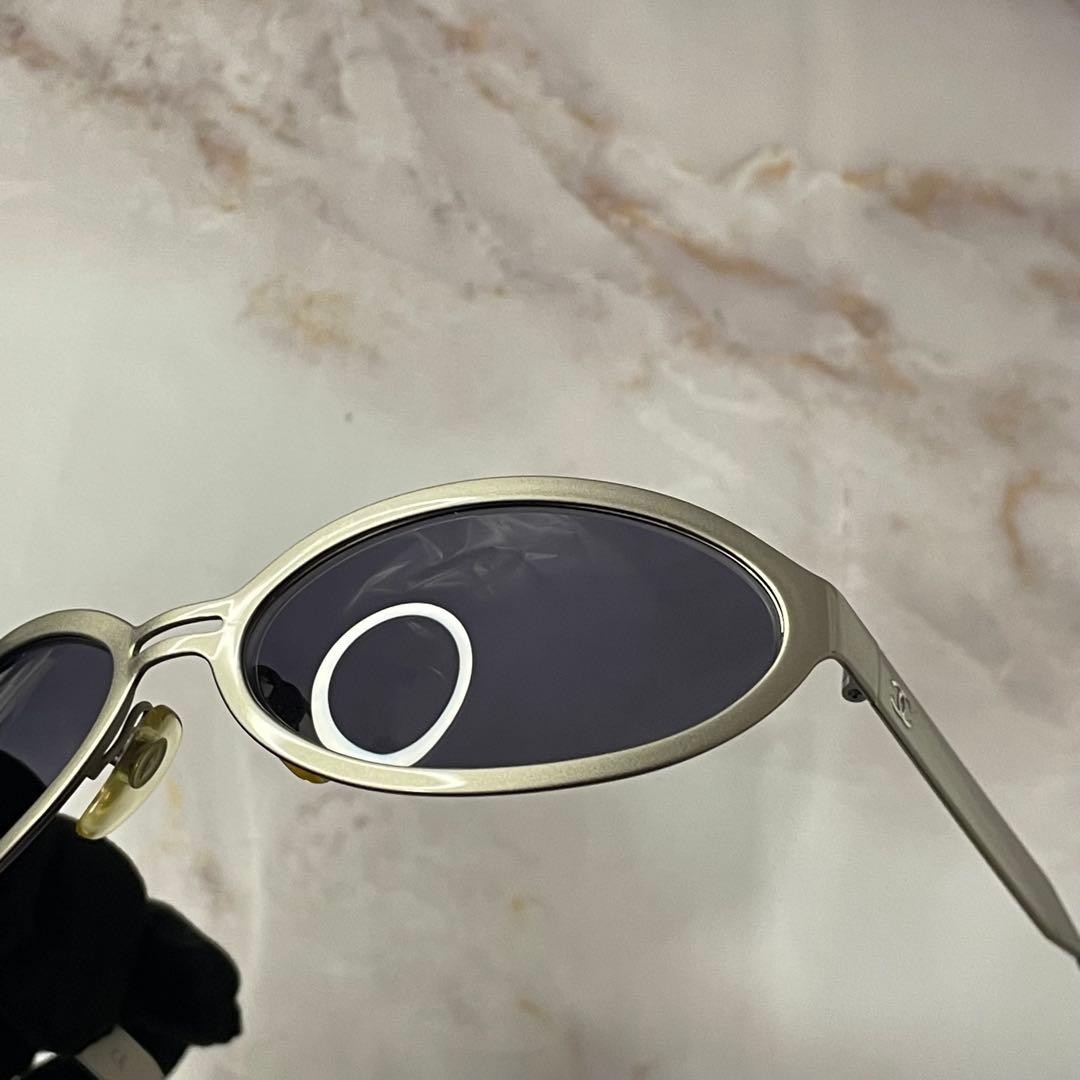 小物 00s archive CHANEL sports sunglasses. Rare VINTAGE CHANEL Sport Oval Sunglasses Silver 07803 Y2K Archive