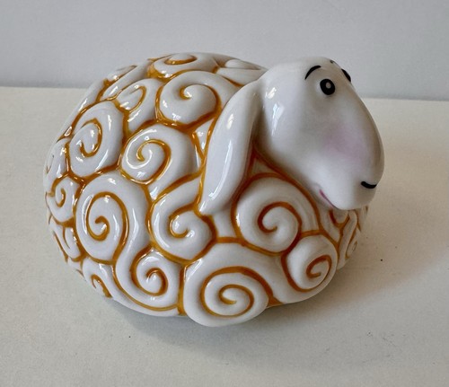 Villeroy & Boch Porcelain Happy Farm Sheep Lidded Butter Dish 5" x 3"