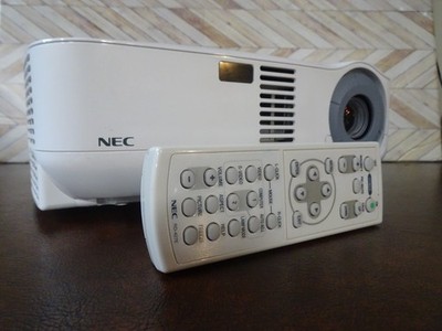 NEC VT48 LCD 528 Lamp Hrs w/Remote & Cords