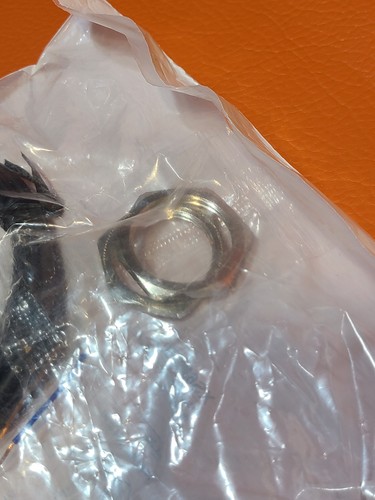 Telemecanique Inductive Proximity Sensor Switch 24V to 240V Model XS630B1MBL2 - Picture 6 of 6