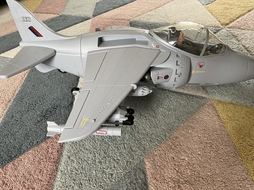 HM Armed Forces Attack V.T.O.L Jet Aeroplane Military Army + Action Figure Pilot - Picture 3 of 10