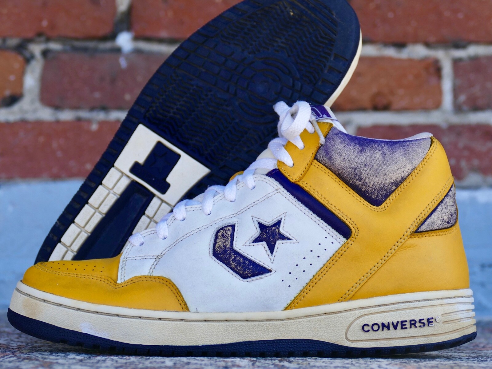 Converse Weapon High 2002 Magic Johnson Lakers Sz 11 Purple/Gold/White retro | eBay Converse Weapon High 2002 Magic Johnson Lakers Sz 11 Purple/Gold/White retro | eBay