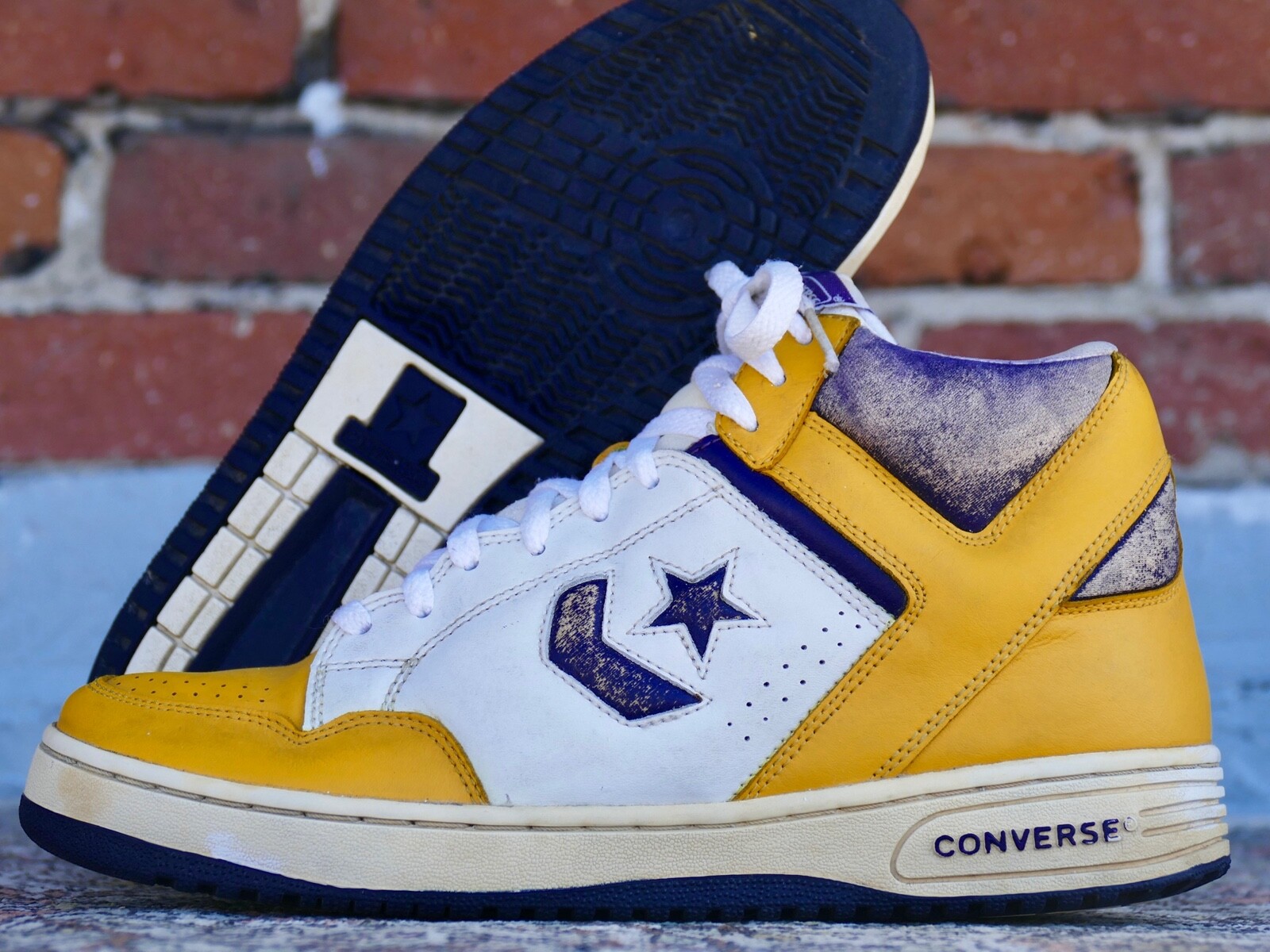 Algebra vandfald Cataract Converse Weapon High 2002 Magic Johnson Lakers Sz 11 Purple/Gold/White  retro | eBay