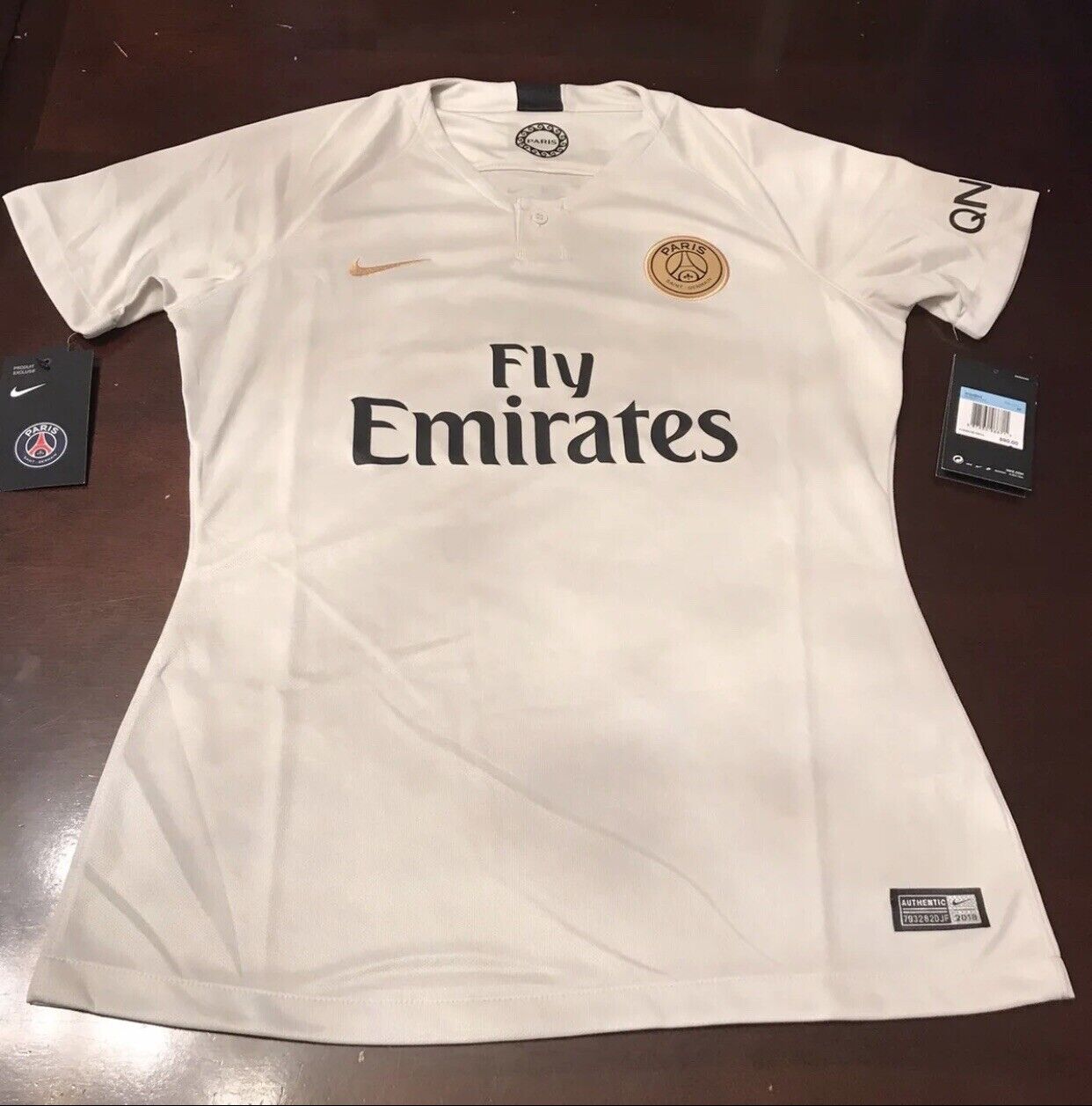 Indringing Weiland paars Nike Fly Emirates Soccer Football Jersey Womens M Tan Dri-Fit Paris Short Sleeve | eBay Indringing Weiland paars Nike Fly Emirates Soccer Football Jersey Womens M Tan Dri-Fit Paris Short Sleeve | eBay