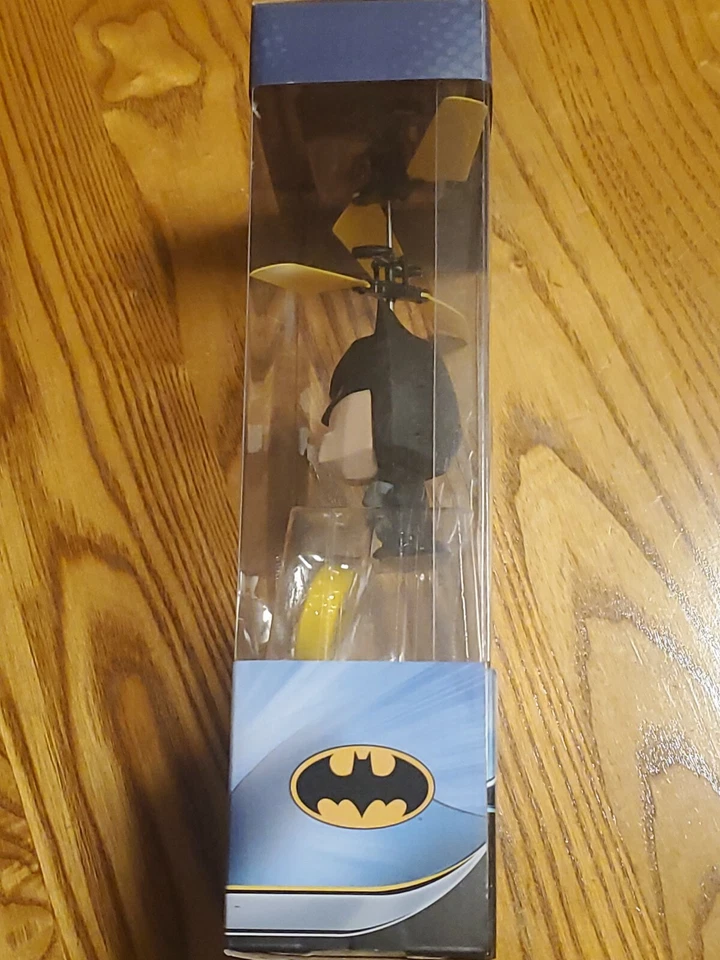 DC Comics Motion Control Indoor RC Flying Batman Easy To Operate NIB brand new - Image 4 of 4