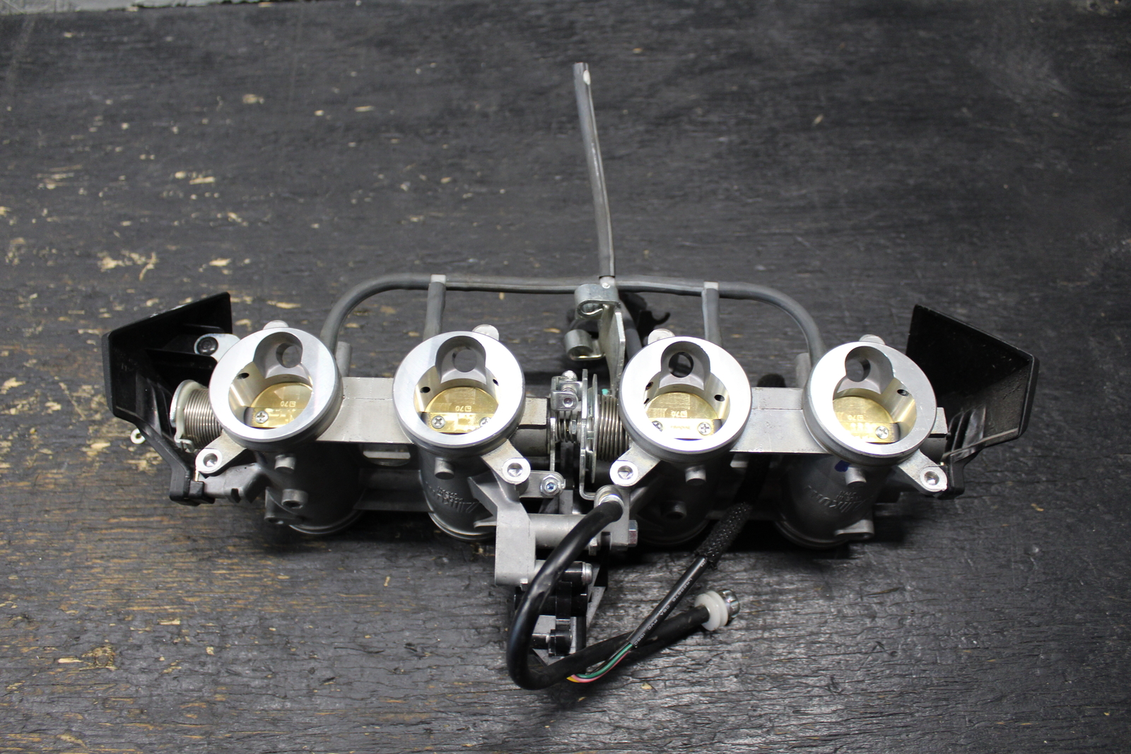 1316 KAWASAKI Z800 ZR800 OEM MAIN THROTTLE BODIES BODY 2013 14 15 2016