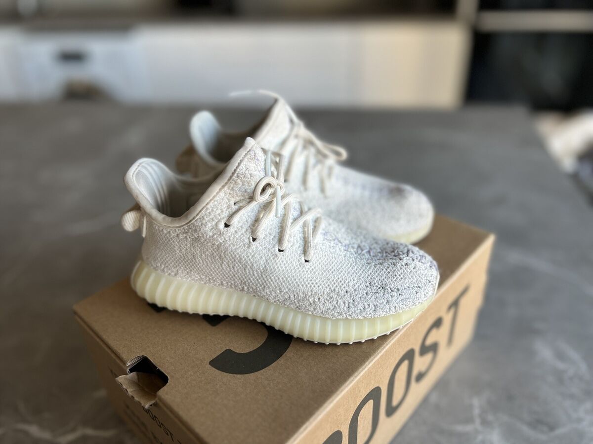 Yeezy Boost 350 V2 Infant Kids Sneakers - White UK 9.5 Yeezy Boost 350 V2 Infant Kids Sneakers - White UK 9.5