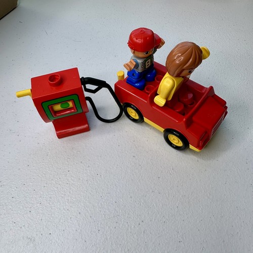 Lego Duplo RED FUEL GAS PUMP w/ Car. 2 Minifigures - Women & Child Set - Vintage - Picture 3 of 4