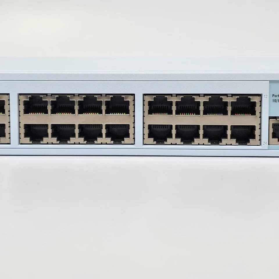 3Com - 3C16475CS 10/100Mbps + 1000Mbps Baseline Switch 2226 - FOR PARTS / AS IS - Image 3 of 4