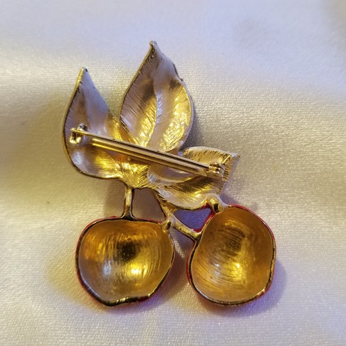 Vintage Red Cherry Bunch Stem Leaf Gold Tone Brooch Enamel Pin Pendant - Picture 3 of 5