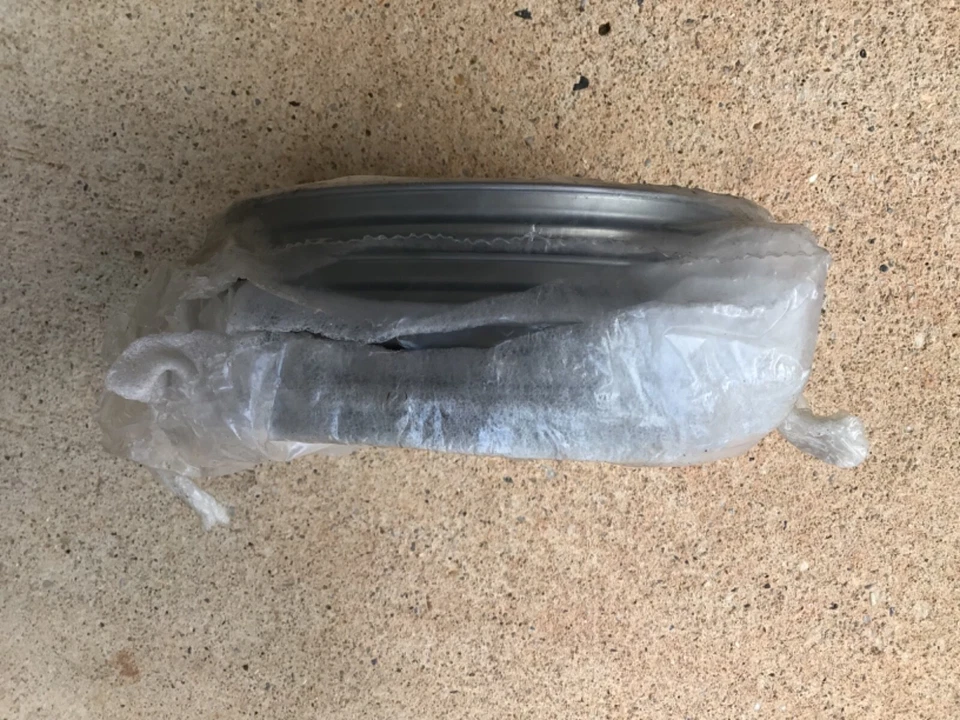 FORD MUSTANG GT LX 5.0 POLICE SSP 1985-1993 JUEGO DE TAPACUBOS DE 15” NUEVO - PAQUETE DE FÁBRICA Foto 3 de 4