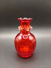 Art Glass Hand Blown Red Glass Vase w/ Scalloped Edge w/ Rigoree Collar 4.5”