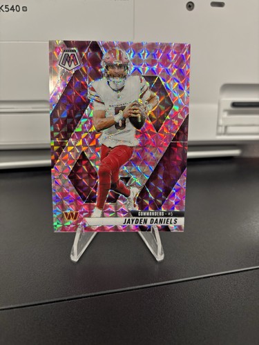 2025 Panini Mosaic - Jayden Daniels #232 Camo Pink Mosaic Prizm