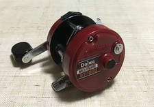 Moulinet de pêche vintage rouge Daiwa MILLIONAIRE ST-1000 Baitcast Reel