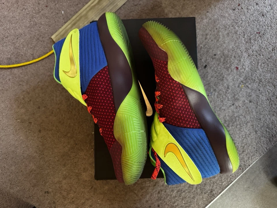 Tenis de baloncesto Nike Kyrie 2 NikeID para hombre talla 9,5 raros apenas usados Foto 2 de 4