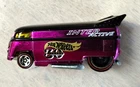 Hot Wheels 1998 Volkswagen Drag Bus 30 Years Interactive Purple/Black Redline