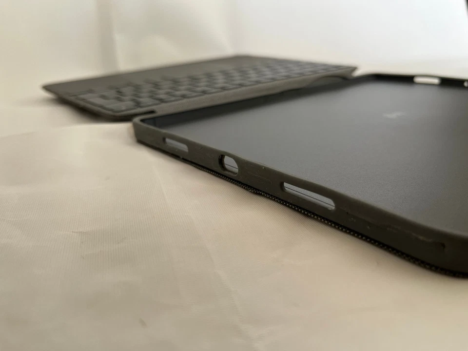 Logitech Combo Touch – Keyboard Case für iPad Pro 11" (1.–3. Gen.) - (ES) - Bild 4 von 4