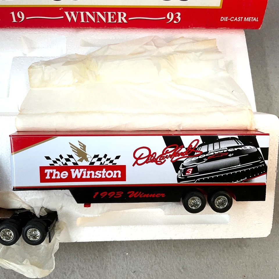 NASCAR Dale Earnhardt The Winston Champion 1993 Hauler #3 - Imagem 2 de 4