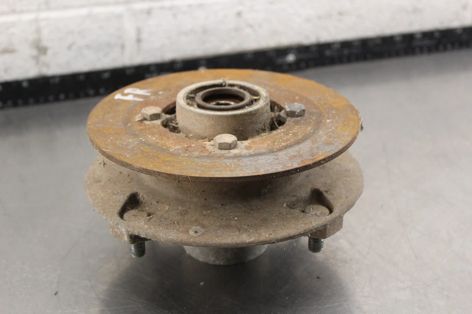 1997 Polaris Xpress 400L 2x4 FRONT WHEEL RIGHT HUB O909 - Image 2 of 4