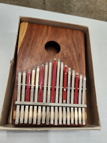 Vintage Hugh Tracey Treble Kalimba - 17 note strumento musicale legno 1966 BELLO - Foto 3 di 15
