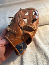SPALDING JUNIOR MODEL 42-5392 RIGHT HAND CATCHING GLOVE USED