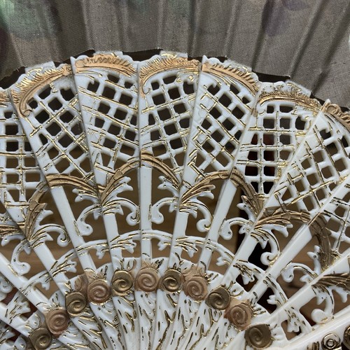 Ventaglio pieghevole vintage Spagna seta tenuto a mano dipinto a mano firmato decorazione celluloide con copertina - Foto 21 di 24