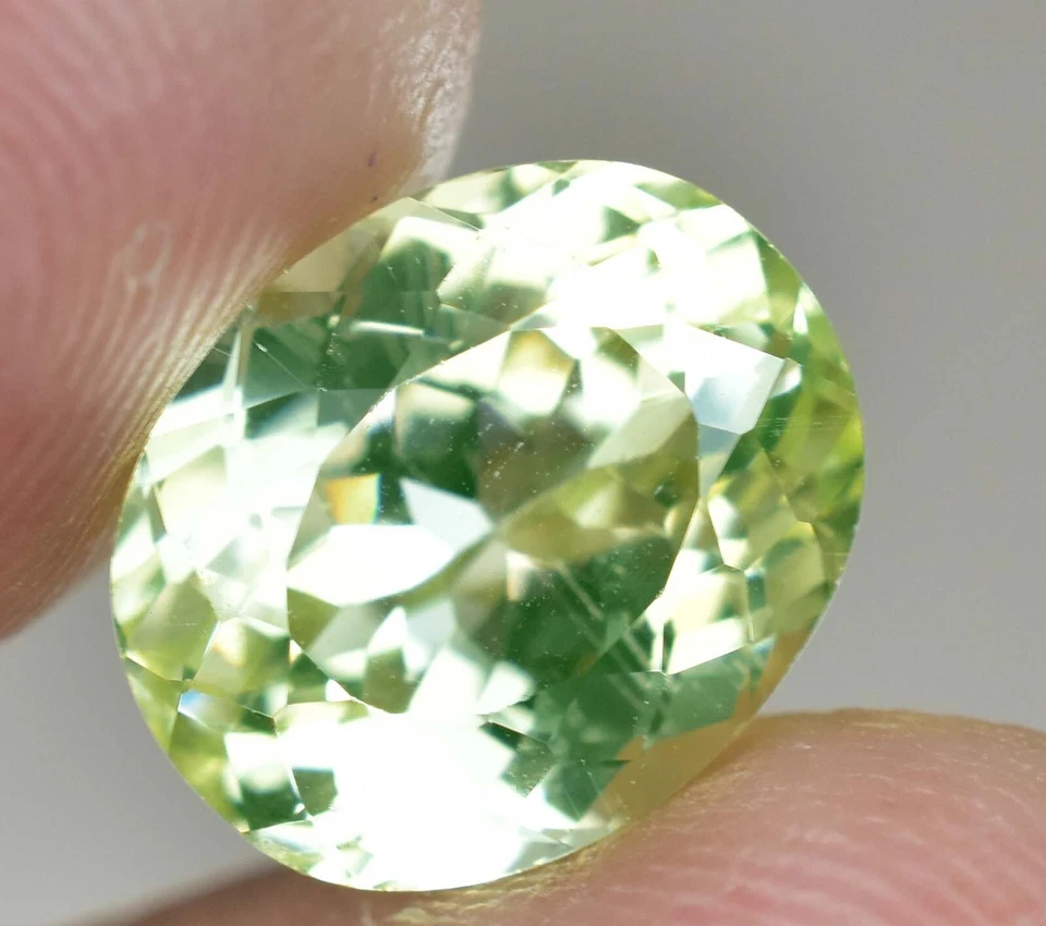 5.40 CT Natürlich Grün Peridot Ovale Form VVS Pak Edelstein Agl Zertifiziert - Bild 3 von 4