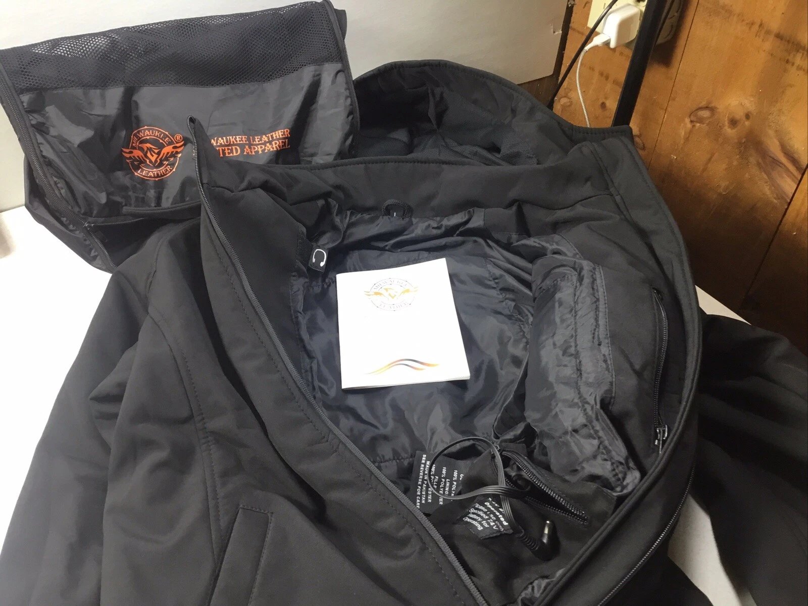 Milwaukee 7.4 V LARGE HEATED JACKET Hooded Black Polyester NEW Lots Of Pockets