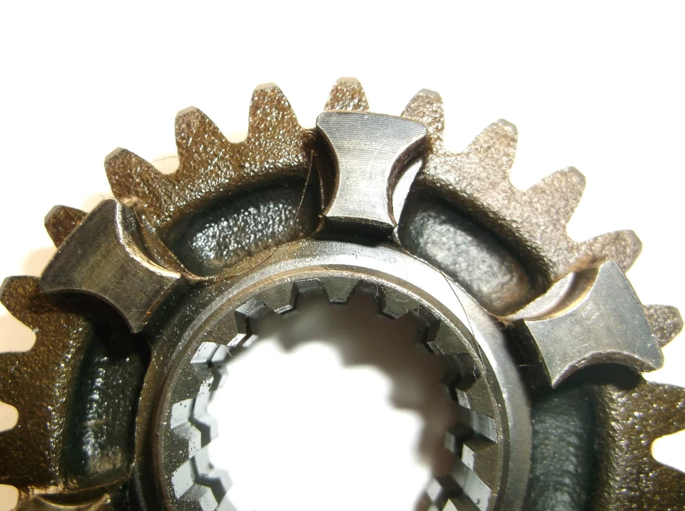 YAMAHA YZF-R1 1998-2003, FZ1 2001-2005 SEXTO PIÑÓN ENGRANAJE 26T # 5JJ-17161-00-00 Foto 4 de 4