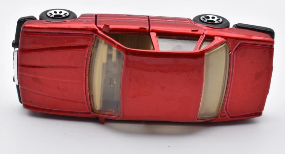 Matchbox Superfast Jaguar XJ6 red. Doors to open. Made in Macau - Image 3 of 4