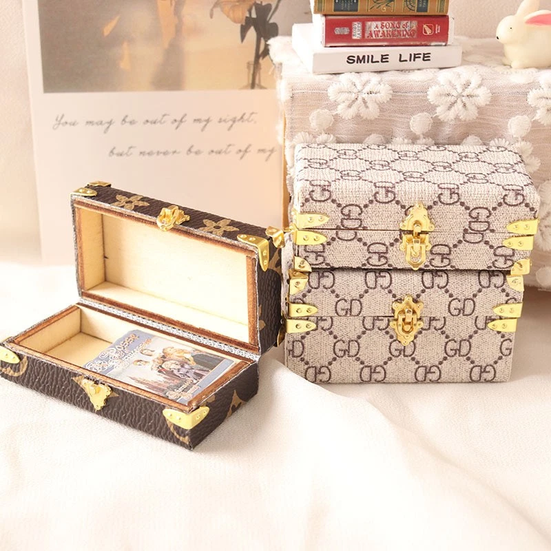 Casa de Muñecas Miniaturas 1:12 Equipaje Maleta Baúl Cofre Cuero Caja de Almacenamiento Estuche Foto 4 de 4