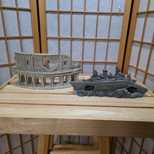2 Fish Tank Decor Pcs Sunken Battleship/Roman Colosseum Fish Aquarium