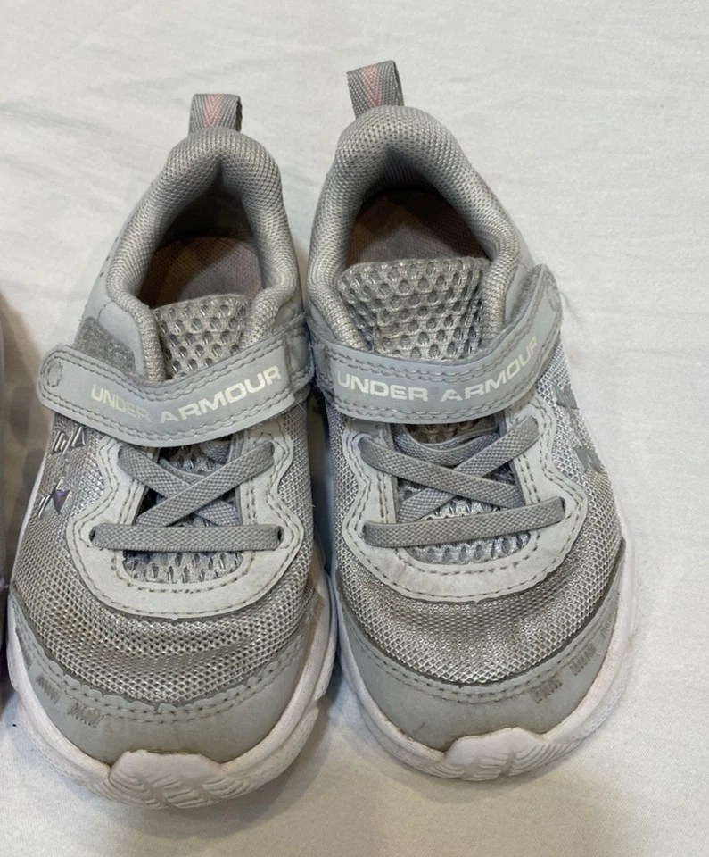 5 пар подержанных девочек размер 6-7 Swim туфли, под Armour кроссовки и сандалии - Изображение 2 из 4