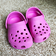 Crocs Classic Clog Unisex Kids Pink Slip-On Rubber Clogs US Size 3