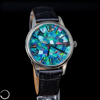 Opal Uhr mit Schweizer Uhrwerk   Ein Meisterwerk aus Zeit und Natur 214,6ct
