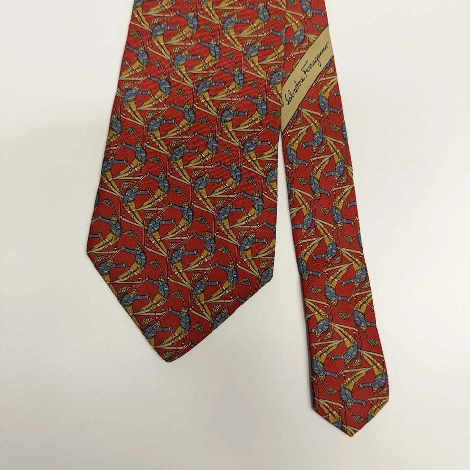 Corbata de esquí Salvatore Ferragamo para hombre roja/dorada/azul seda 3,75" (ancho) x 59" (l) guc Foto 2 de 4