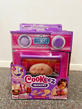 NIB Cookeez Makery Cinnamon Treatz Oven Playset Scented Interactive Toy