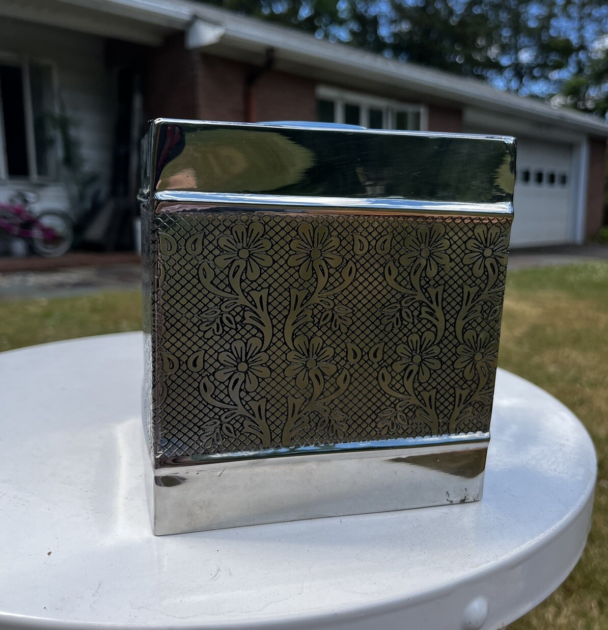 With Designs Tissue Box Cover Ht 5.25&rdquo;x4.75&rdquo;