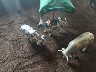 LOT Cow Parade Figurine 2 Great shape 1 Broken legs Blue /whit one