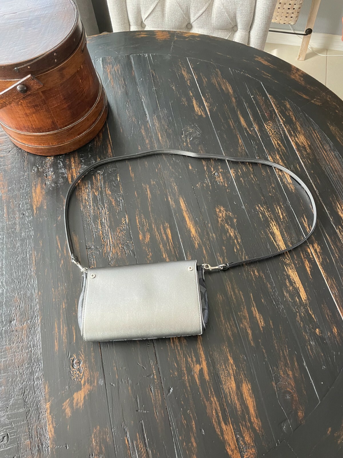 Coach Leather Crossbody Handbag for Women - Stylish & Timeless-image