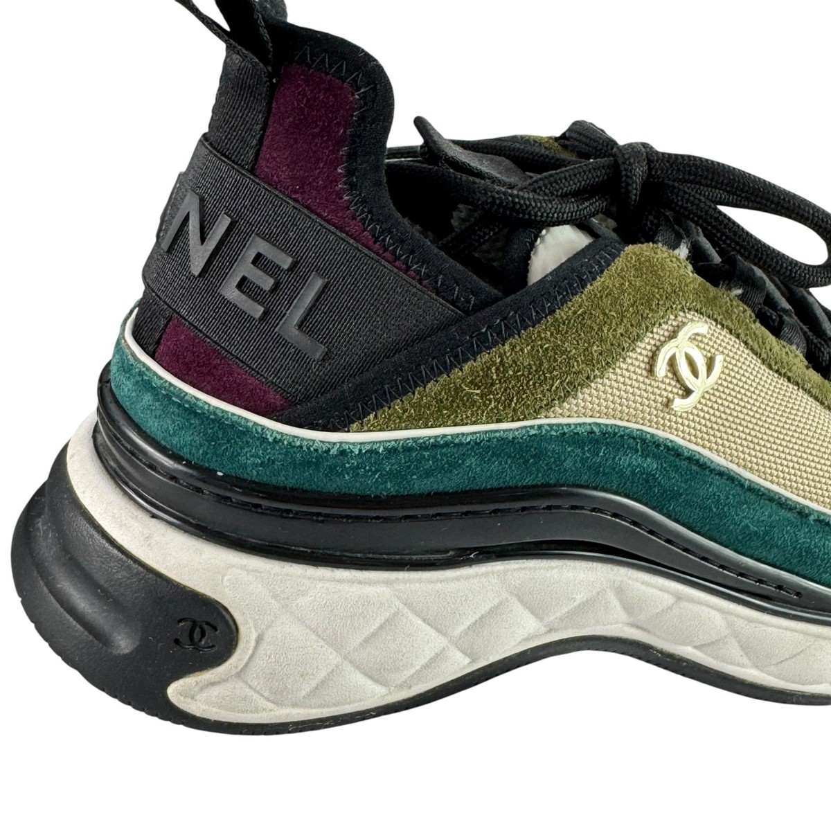 CHANEL G39070 Multicolor Suede Leather CC Interlocking Low Top