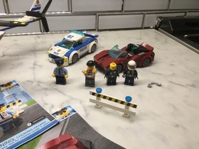 LEGO CITY: High-speed Chase 60138 complete except one figs hair with manuals